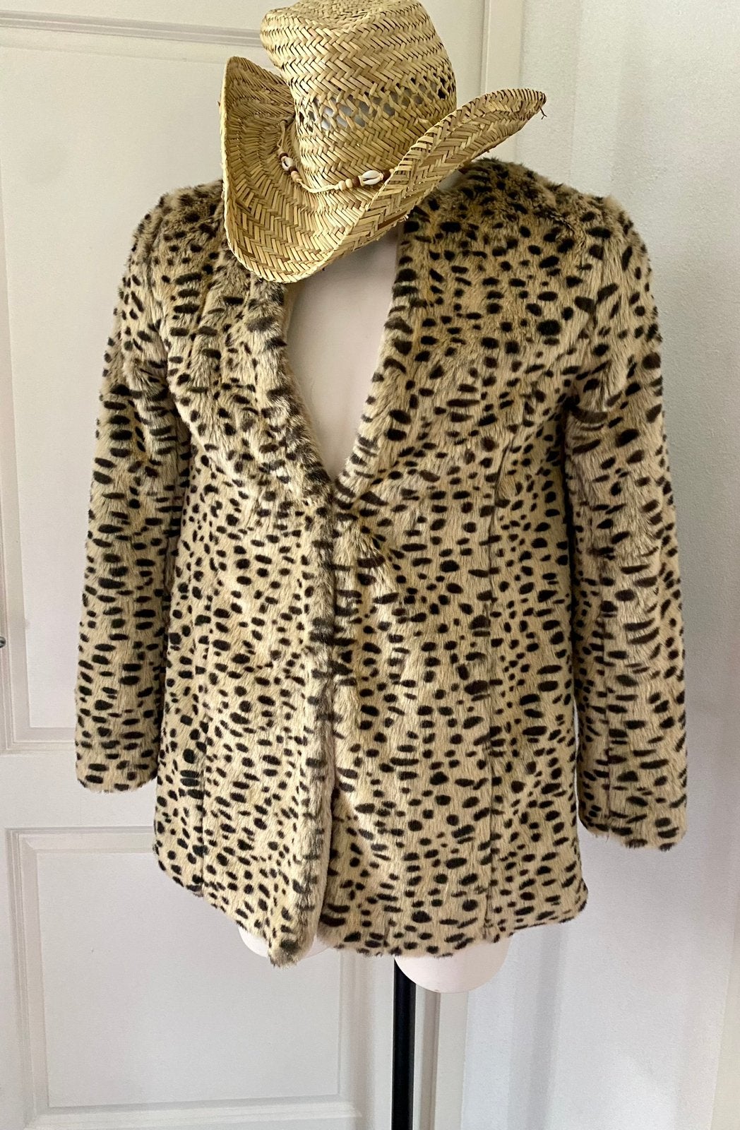 Panter tijger dierenprint bont jas maat S + hoed unisex, Ophalen of Verzenden, Gedragen, Maat 38/40 (M), Carnaval