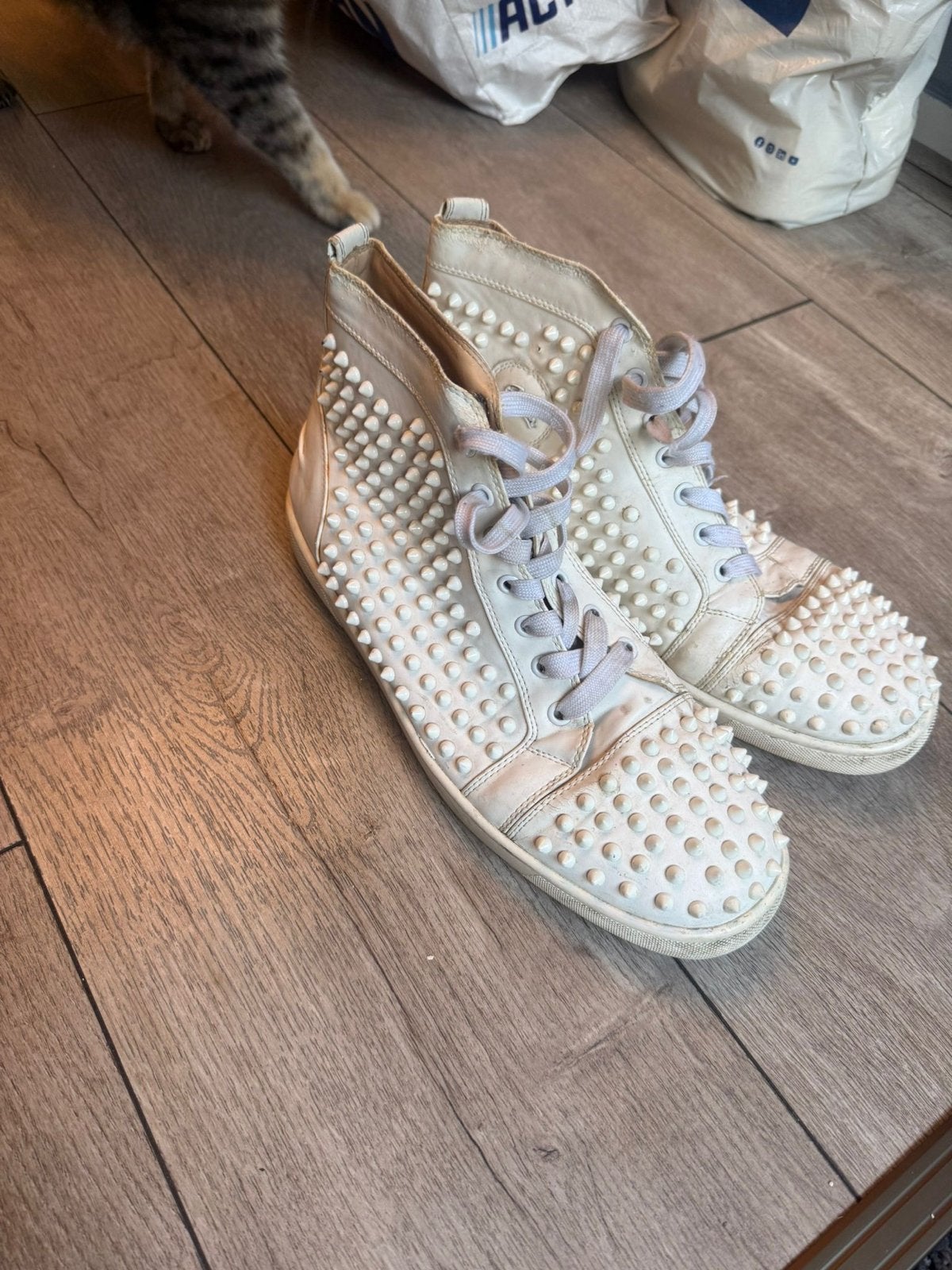 Christian Louboutin Sneakers met Spikes maat 46, Kleding | Dames, Schoenen, Ophalen of Verzenden, Gedragen, Wit, Sneakers of Gympen