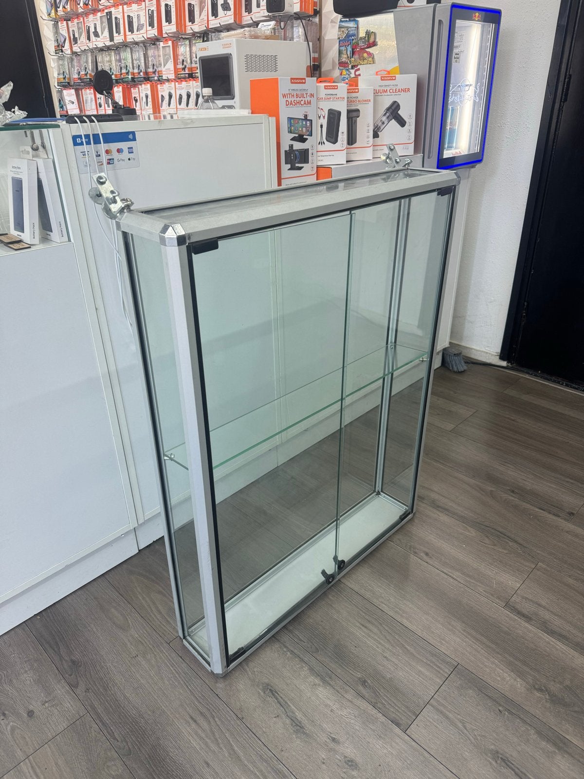 3 Glazen Vitrines voor aan de muur met 14 extra planken, Ophalen, Gebruikt, 100 tot 150 cm, Glas