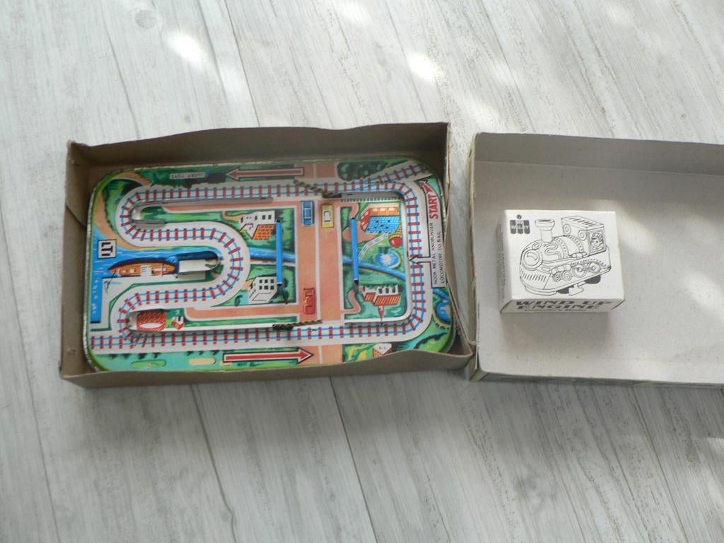 oude blikken treinbaan cross road train met doos 24 cm, Ophalen of Verzenden