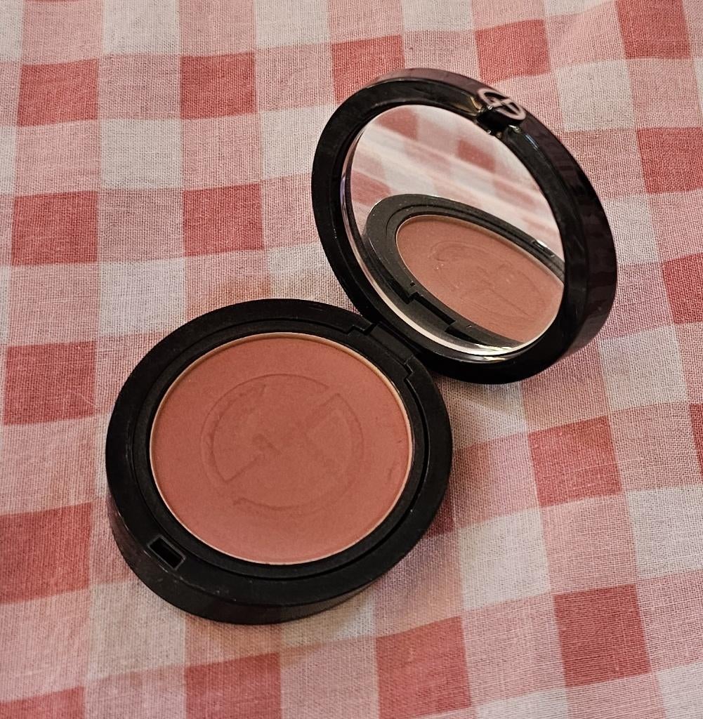 Armani Luminous Silk glow blush - 11 In Love, Wangen, Beige, Ophalen of Verzenden, Zo goed als nieuw