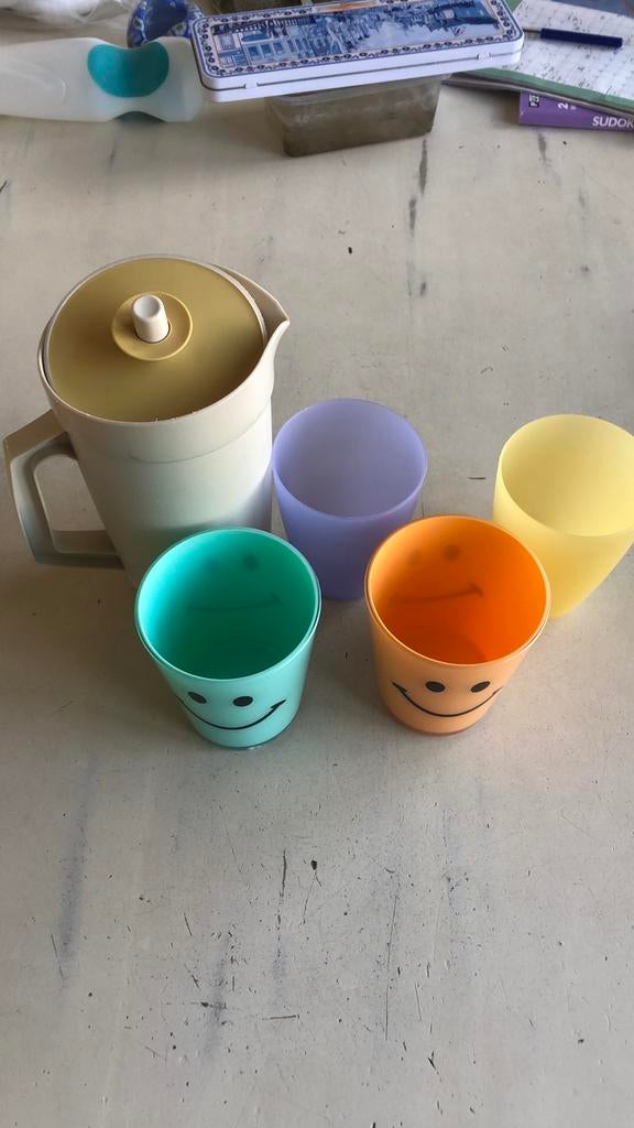 Tupperware schenkkan met leuke drinkbekers, Ophalen, Zo goed als nieuw, Overige typen