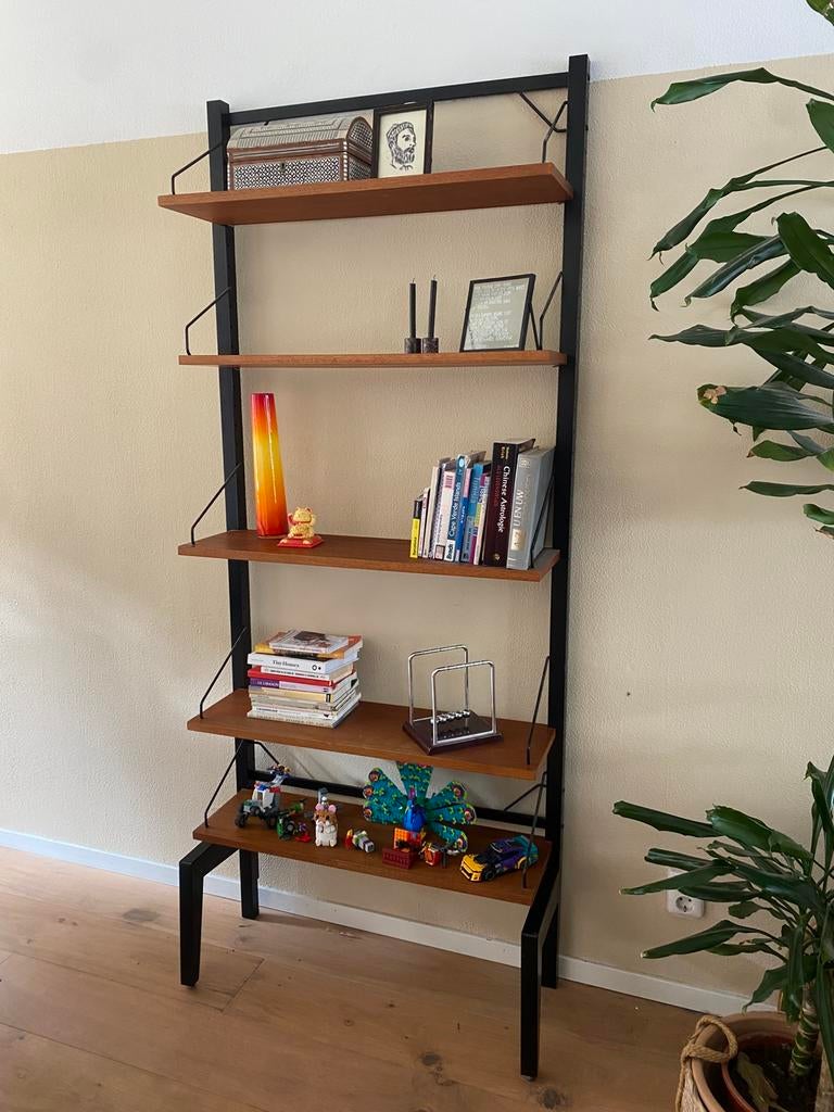 Poul cadovius staande kast met 5 planken, Huis en Inrichting, Kasten | Boekenkasten, Ophalen, Zo goed als nieuw, 25 tot 50 cm