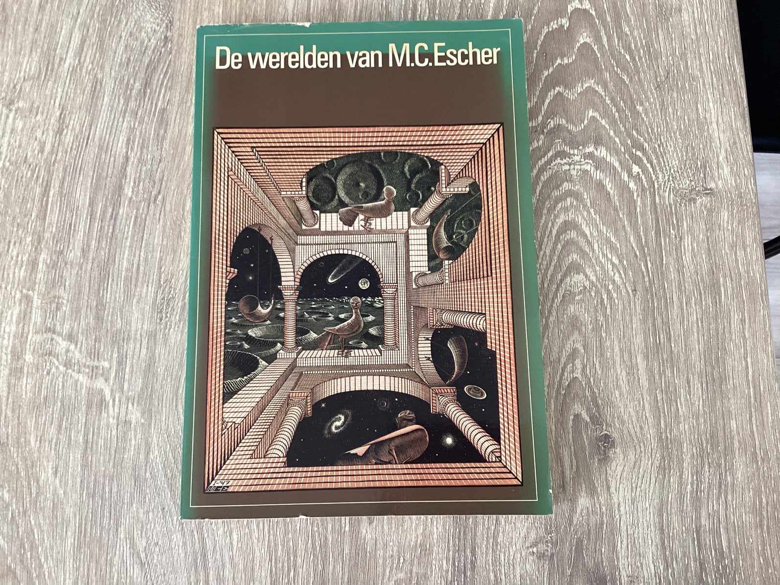 De werleden van M.C.Escher, Antiek en Kunst, Ophalen, 28 cm, 1950 - 1999, Overige technieken