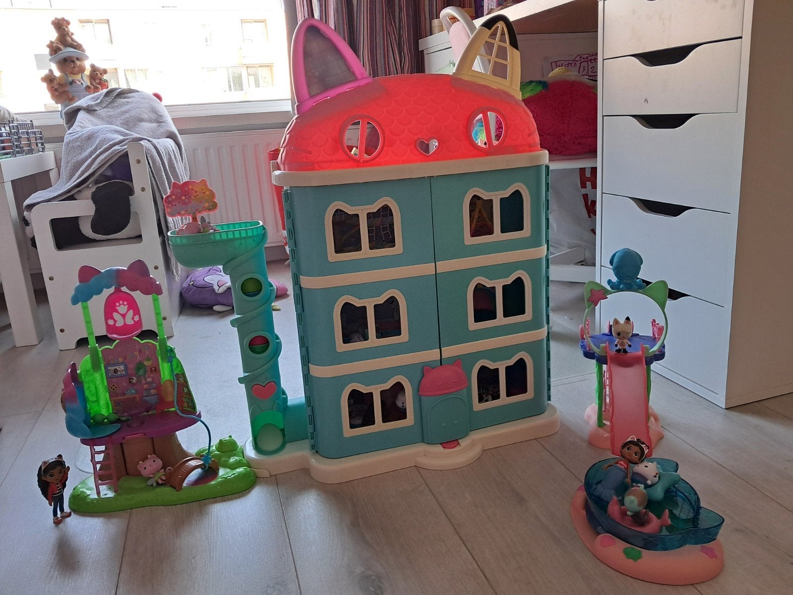 Gabby's poppenhuis met uitbreidingen, Ophalen, Zo goed als nieuw, Poppenhuis