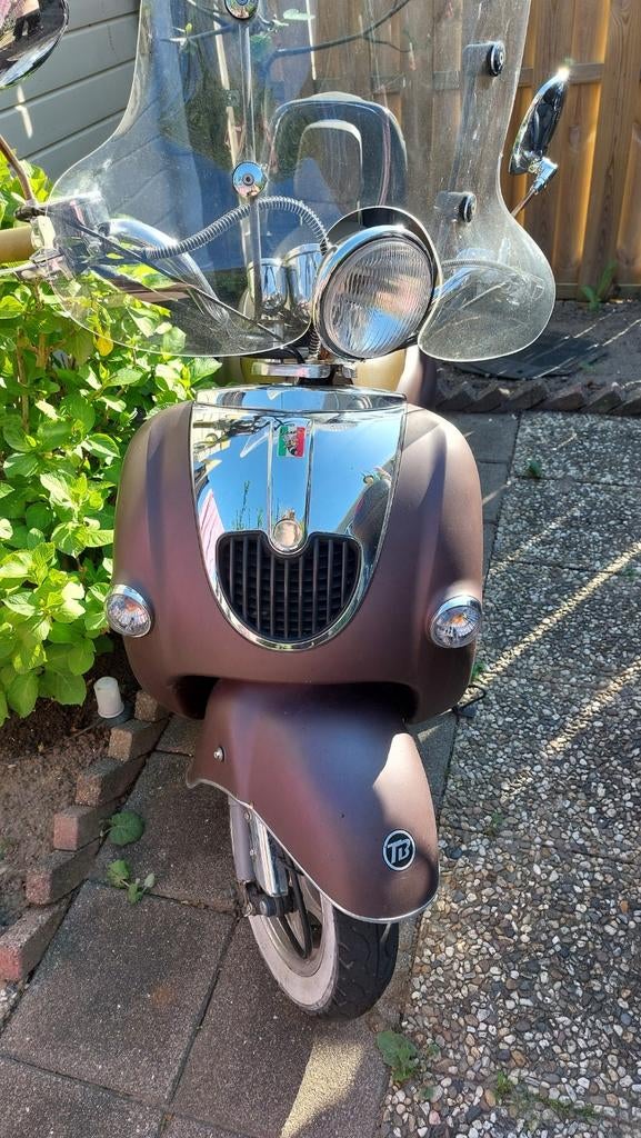 Scooter met windscherm en topkoffer, Ophalen of Verzenden