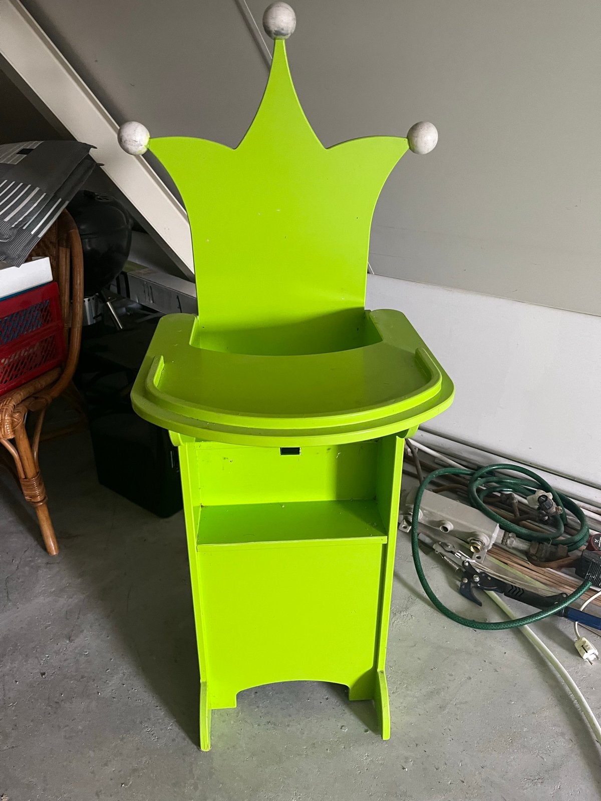 Groene kinderstoel met kroon design, Ophalen, Gebruikt, Overige typen, Afneembaar eetblad