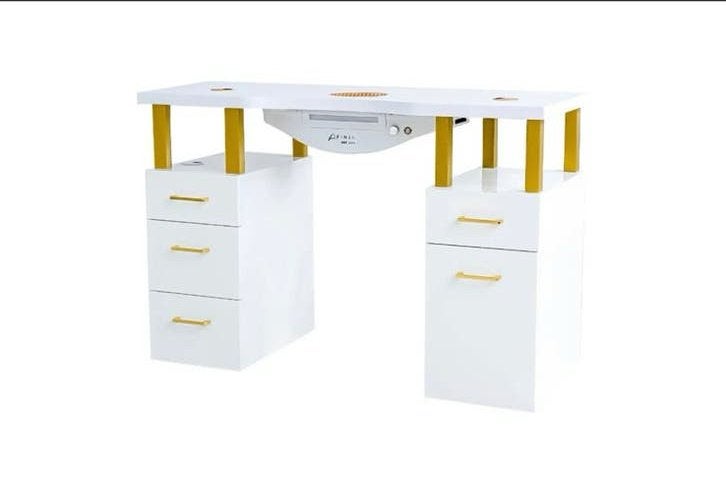 Afinia Manicure tafel, Nagels lakken