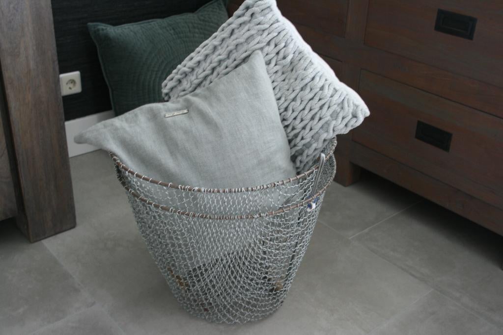 Nog nieuwe sobere draadmand(en) mand(en) met houten hengsel, Ophalen, Overige materialen, Mand, Rond