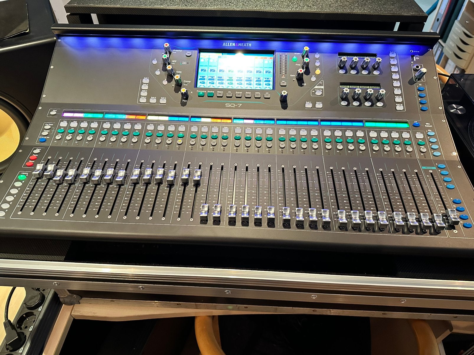 Allen&Heath SQ 7 dig. mengtafel in Gator flightcase., Ophalen, Zo goed als nieuw, 20 kanalen of meer