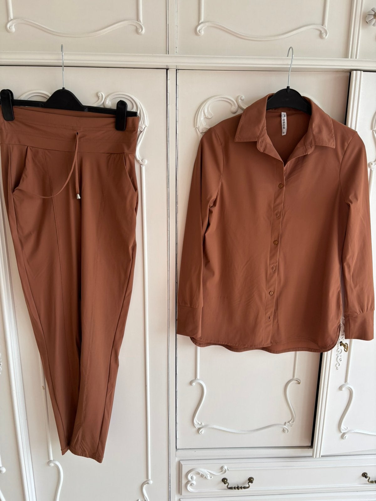 Nieuw travel blouse en broek merk Zoso maat XS, Bruin, Nieuw, Ophalen of Verzenden, Maat 34 (XS) of kleiner