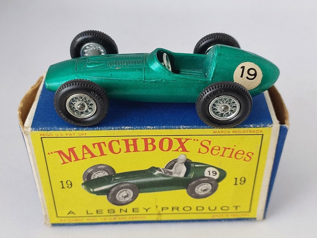 ASTON MARTIN RACER MATCHBOX LESNEY No 19 UIT 1962 MET DOOSJE, Ophalen of Verzenden, Nieuw, Auto