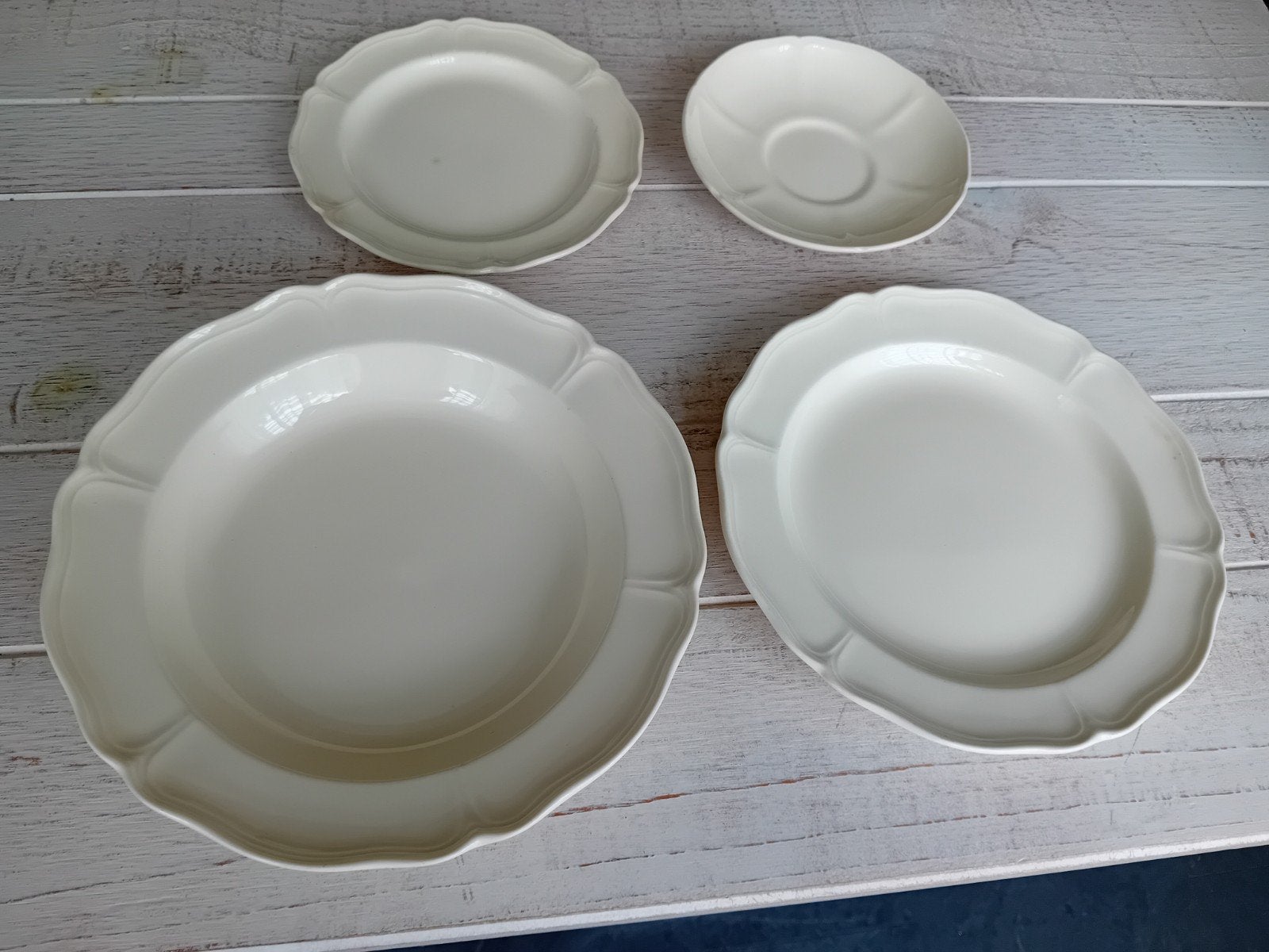 Wedgwood Queens Ware Queens Shape en Queens plain England, Huis en Inrichting, Keuken | Servies, Ophalen of Verzenden, Bord(en)