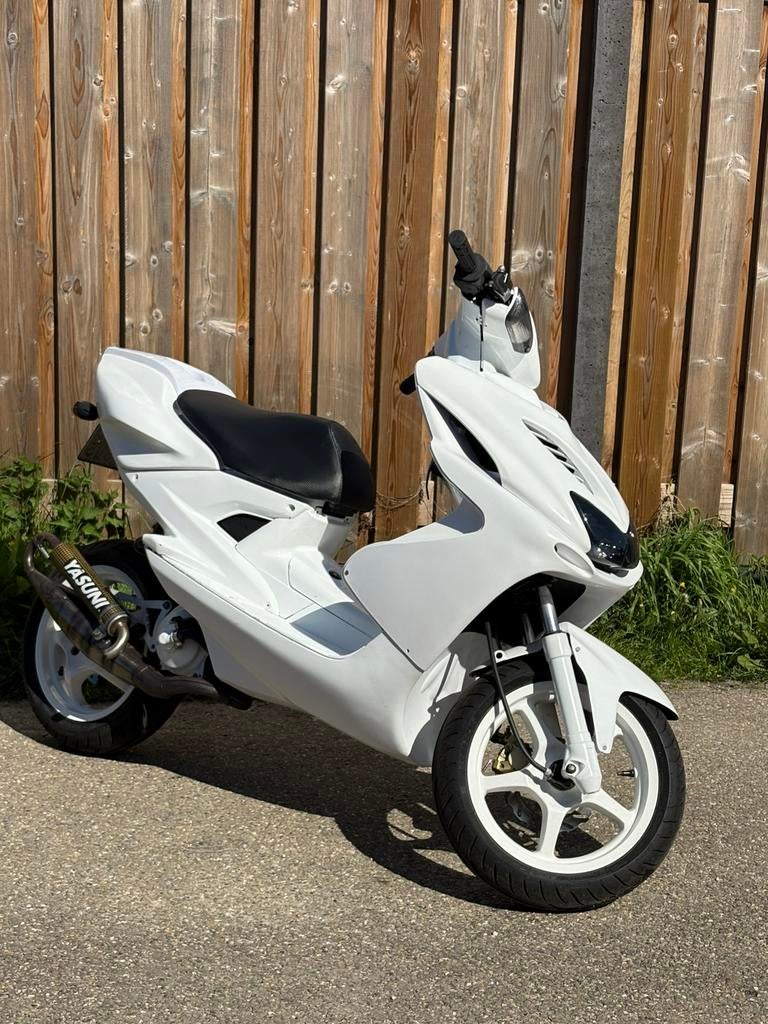 Yamaha aerox, Fietsen en Brommers, Ophalen, Zo goed als nieuw, Tweetakt, Aerox