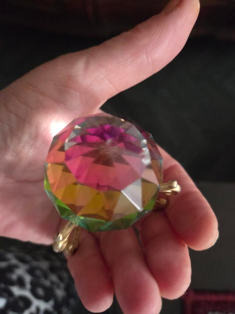 Kristallen    bol  met Regenboogkleuren, Antiek en Kunst, Antiek | Glas en Kristal, Ophalen of Verzenden