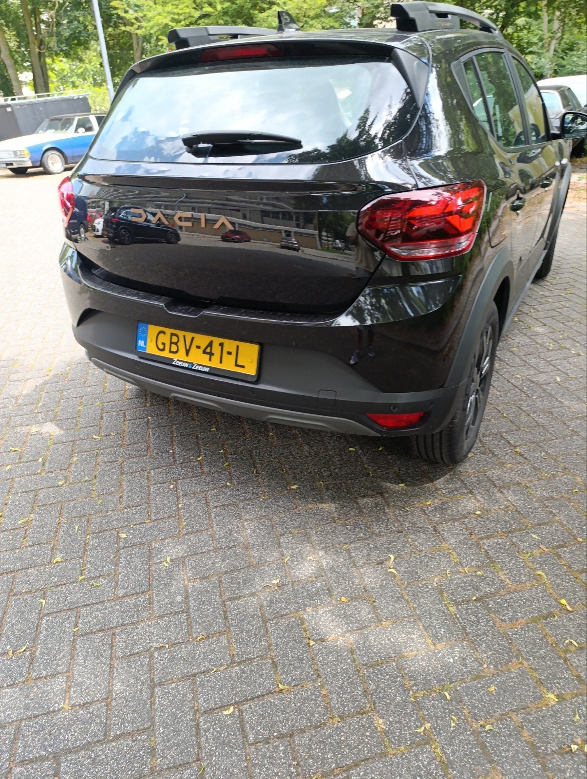 Dacia Sandero 1.0 TCe 90pk CVT GPF 2024 Zwart, Auto's, Dacia, 1097 kg, Zwart, Origineel Nederlands, 595 kg