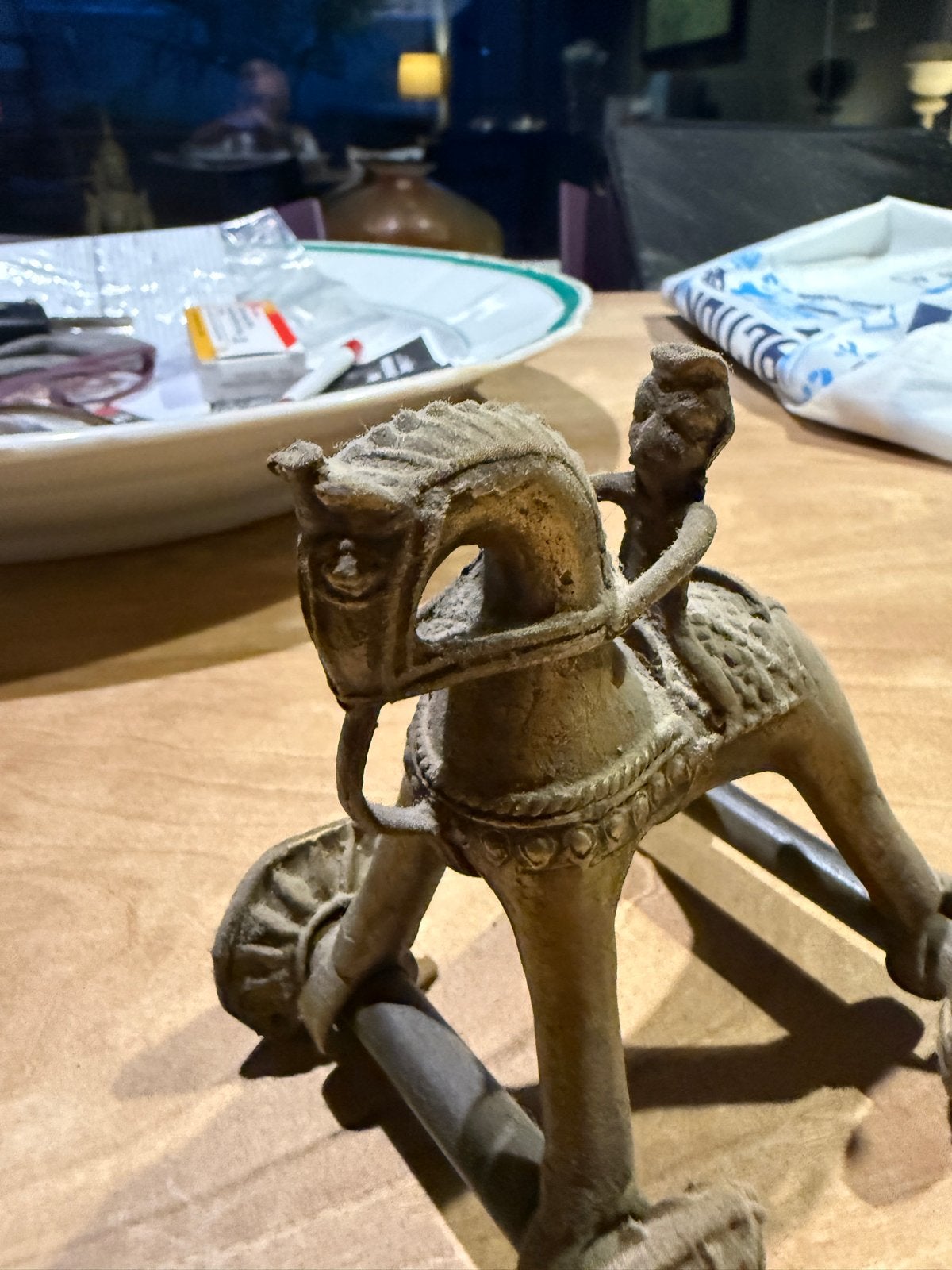 Antiek bronzen paard met ruiter op wielen, Ophalen of Verzenden