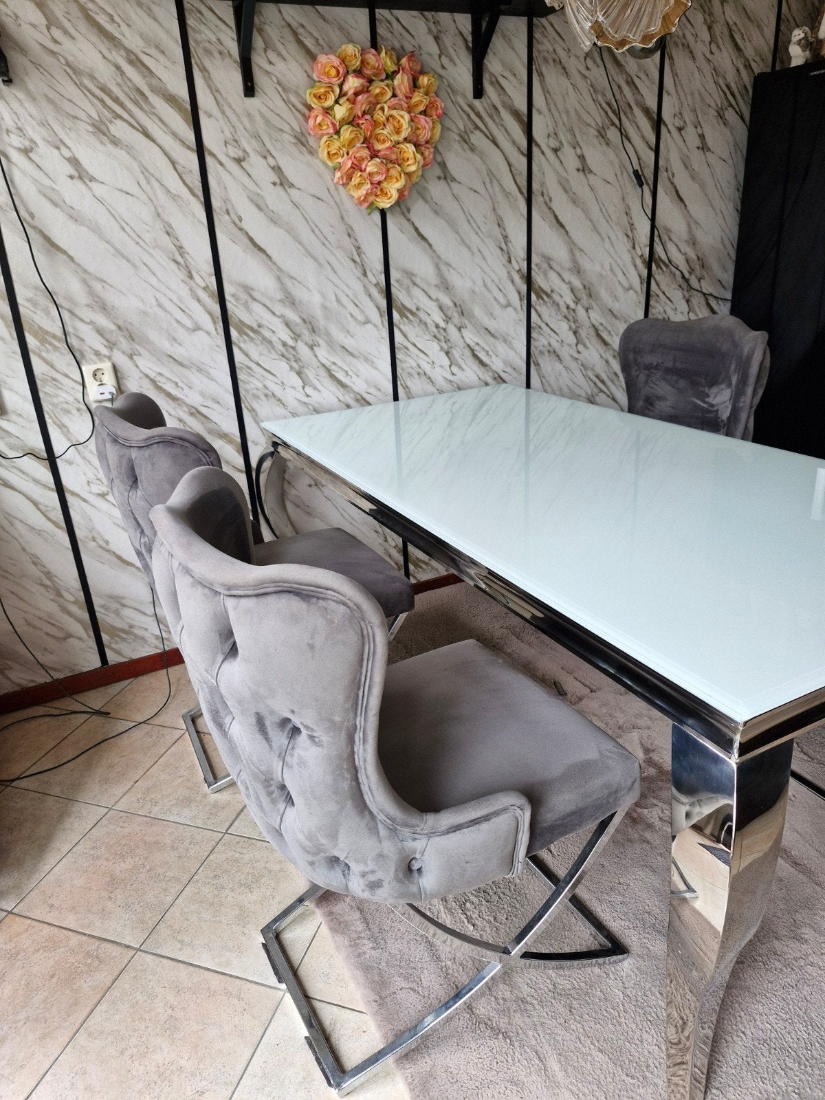 Elegante eettafel met 4 fluwelen stoelen, Huis en Inrichting, Complete eetkamers, Ophalen, Zo goed als nieuw, Modern, Glamour