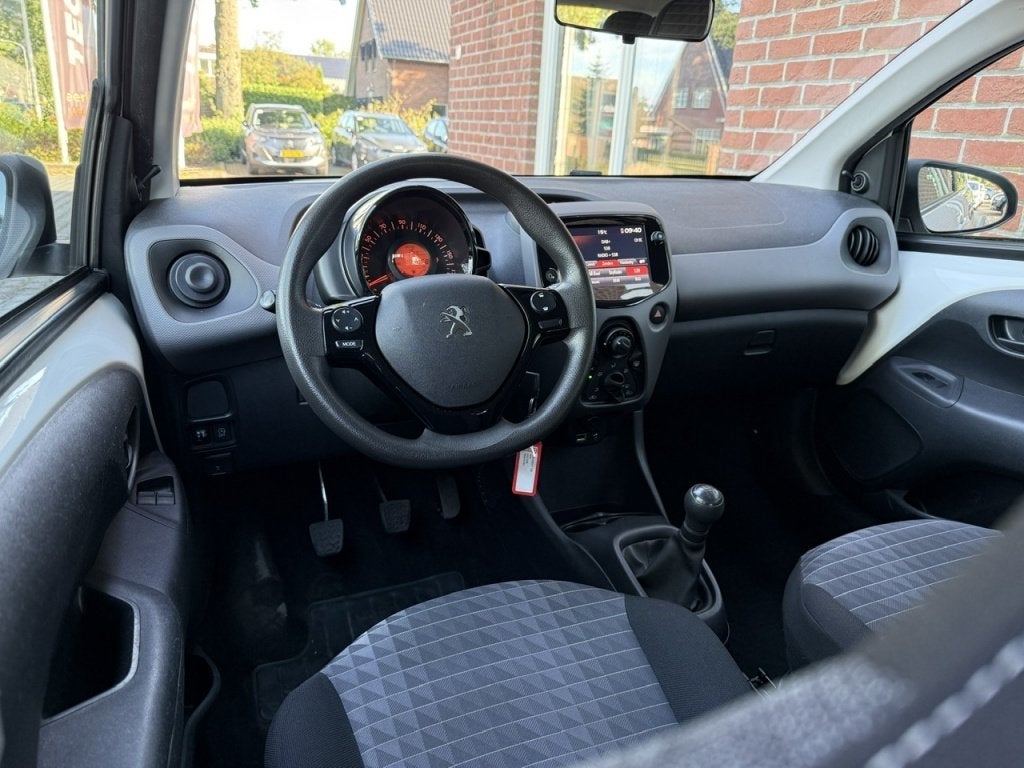 Peugeot 108 1.0 e-VTi Active CARPLAY / CAMERA / ANDROIDAUTO, Auto's, Stof, Gebruikt, 4 stoelen, Wit