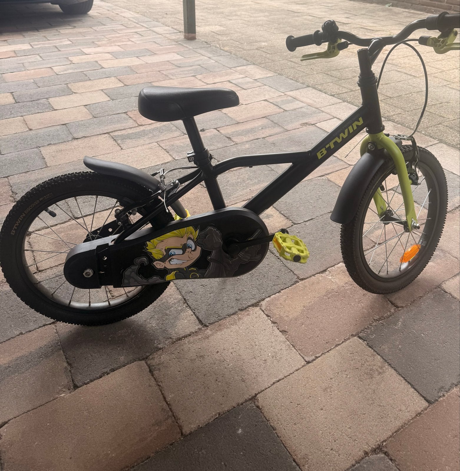 B'TWIN Dark Hero 16 inch kinderfiets 4-6 jaar, Ophalen, Gebruikt, 16 tot 20 inch