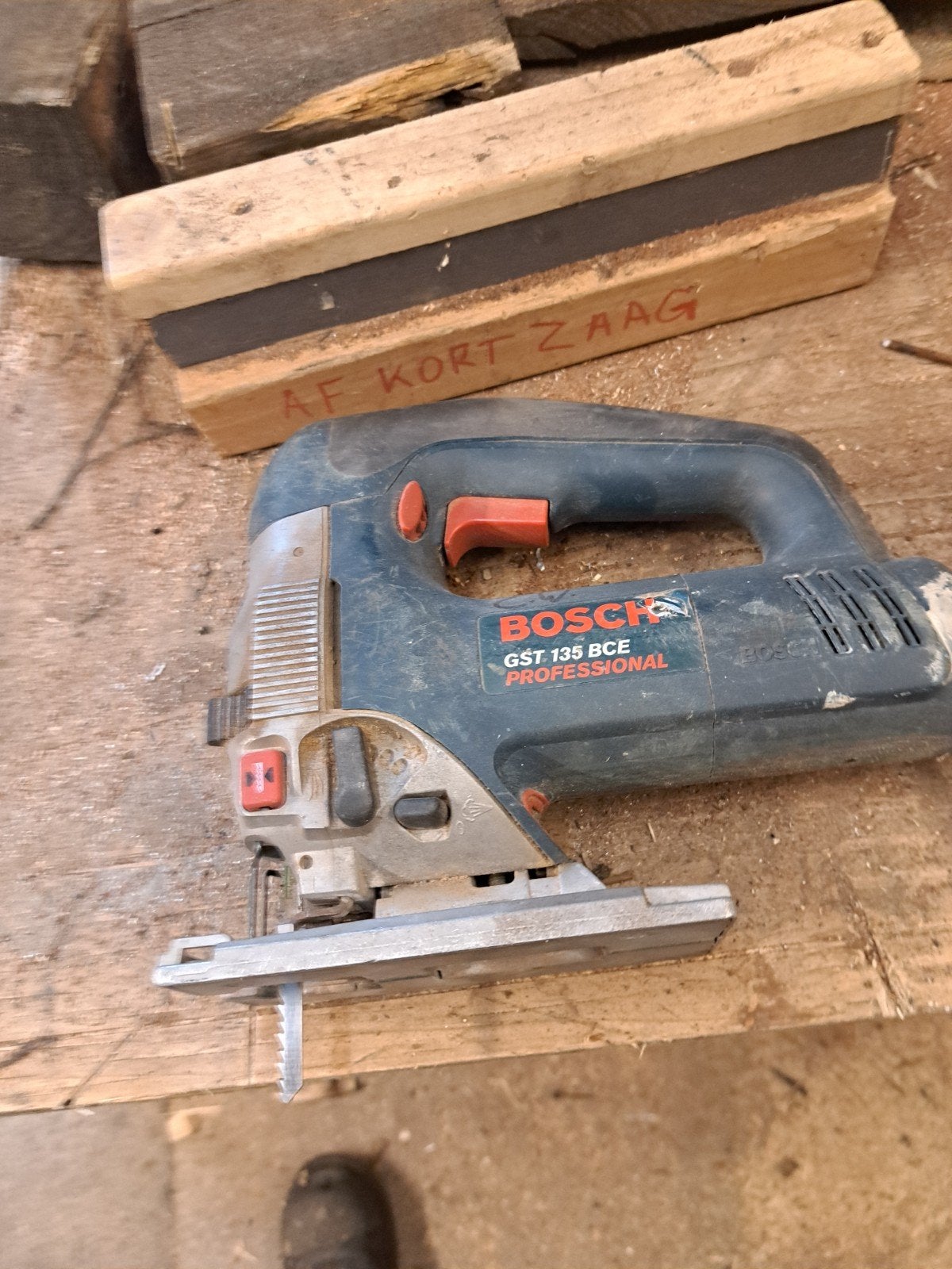 Mooie Bosch Decoupeerzaag GST 135 BCE Professional, Gebruikt, 600 tot 1200 watt, Ophalen of Verzenden, Bosch