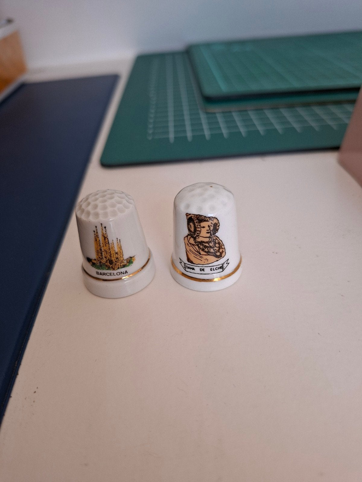 2 stuks vinger hoedjes, Verzamelen, Vingerhoedjes, Ophalen of Verzenden