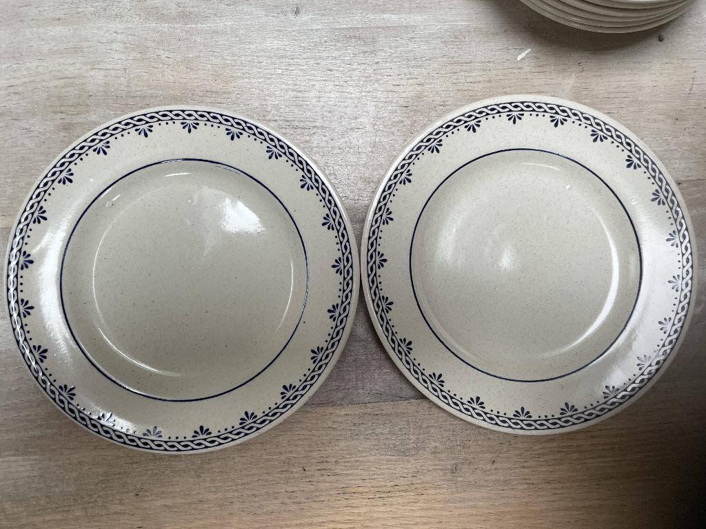 2 English Ironstone borden, Huis en Inrichting, Ophalen of Verzenden, Zo goed als nieuw, Bord(en), Overige stijlen