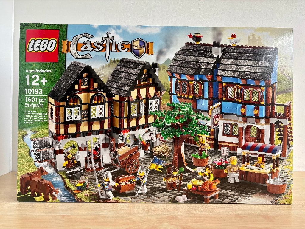 Lego Castle 10193 Medieval Market Village Nieuw!, Lego, Nieuw, Ophalen of Verzenden, Castle