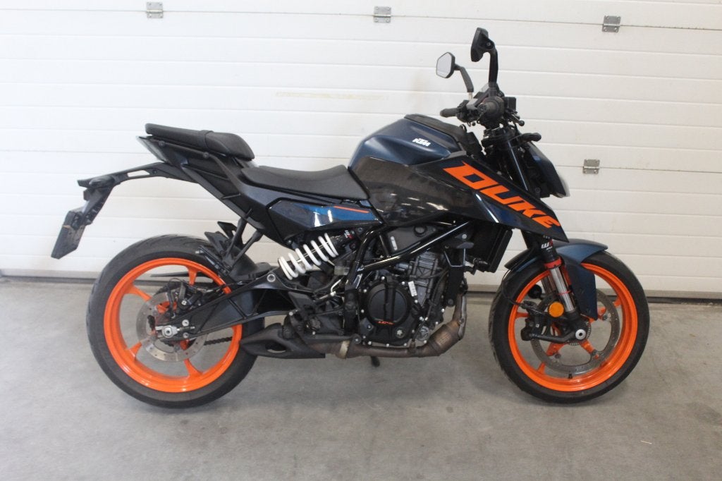 KTM Duke 125 2024 met minimale schade, Motoren, Gebruikt, 11 kW of minder, 124 cc, Handgeschakeld