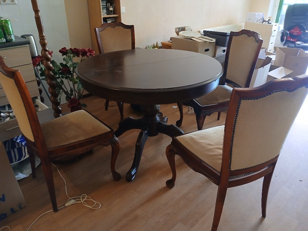 4 persoons eetafel uitklapbaar, notenhout, Huis en Inrichting, Zo goed als nieuw, Vier personen, Ovaal, Overige houtsoorten