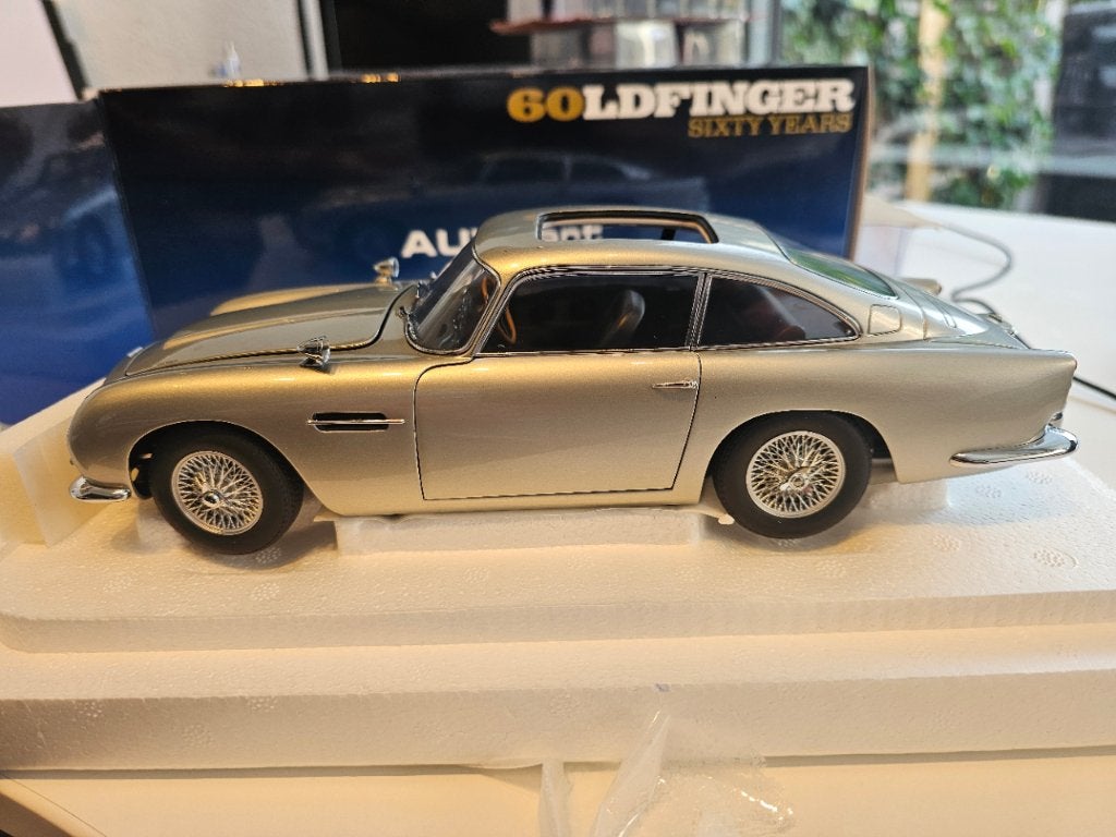 Aston Martin DB5 james bond 007 Autoart 1/18, Ophalen of Verzenden, Nieuw, Auto, Autoart