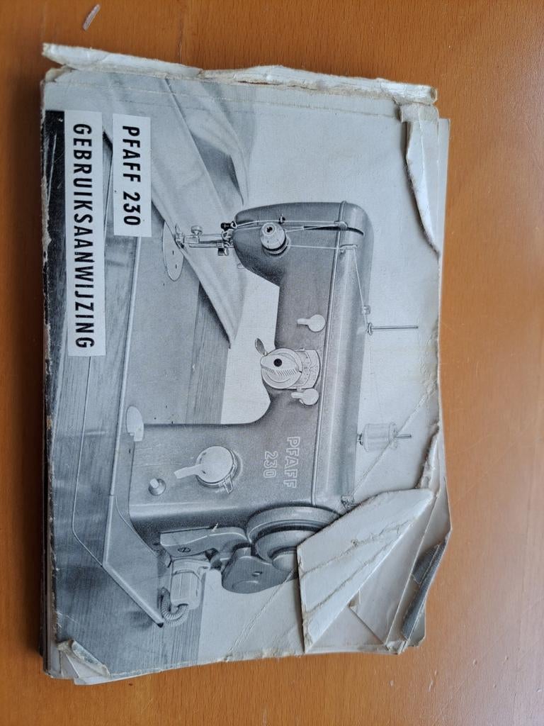 Gebruiksaanwijzing Pfaff 230 Zigzag Naaimachine, Hobby en Vrije tijd, Naaimachines en Toebehoren, Ophalen, Gebruikt, Toebehoren