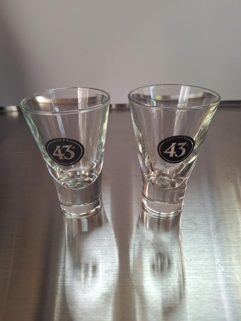CUARENTA Y TRES LICOR 43 glazen, zwarte logo 2 st. 11cm hoog, Ophalen of Verzenden
