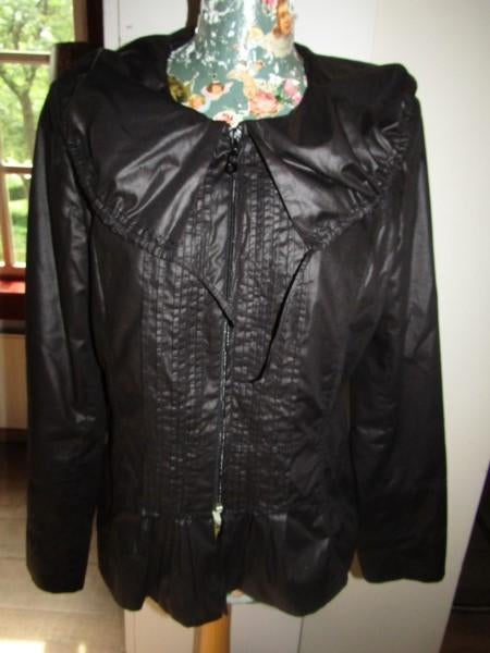 E604 Miss Etam mt 40 nieuw jasje zwart schootje roezelkraag, Maat 38/40 (M), Verzenden, Zwart, Nieuw