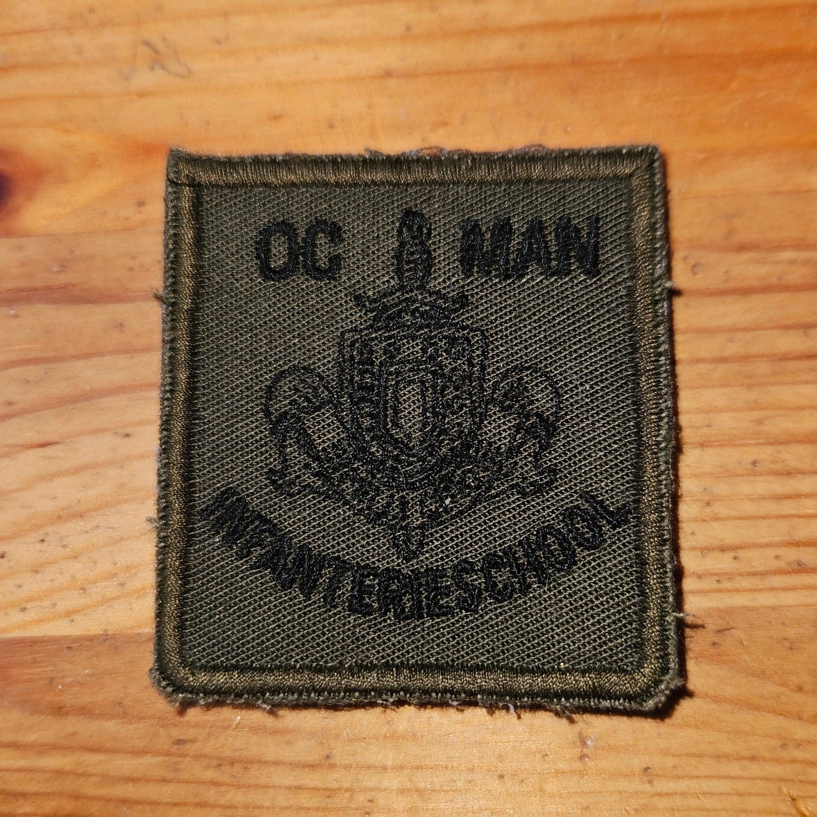 OCMAN infanterieschool borstembleem, Verzamelen, Militaria | Algemeen, Ophalen of Verzenden, Landmacht, Nederland, Embleem of Badge