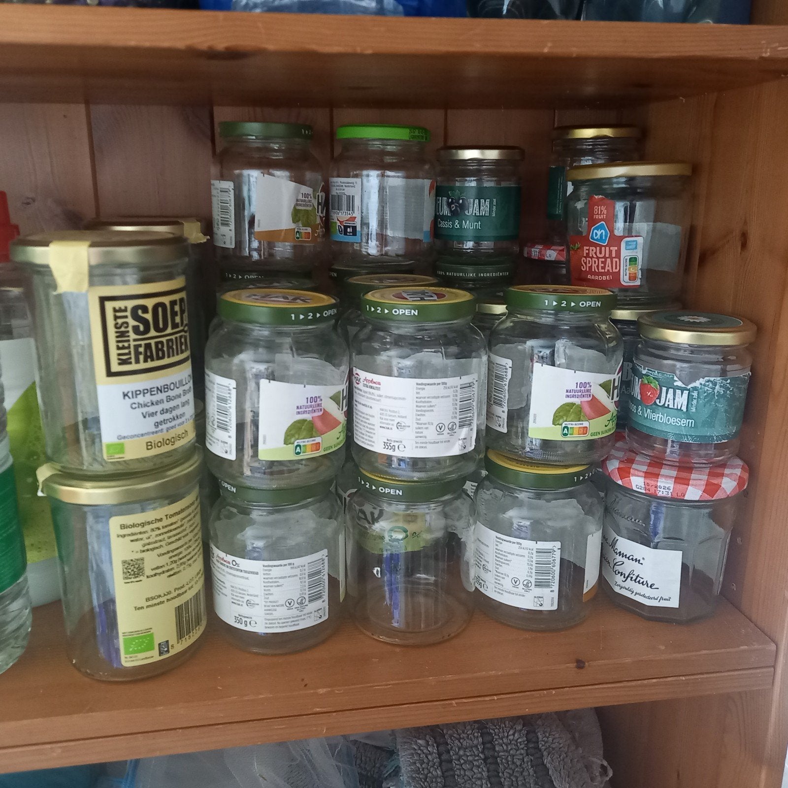 Glazen potjes, Ophalen
