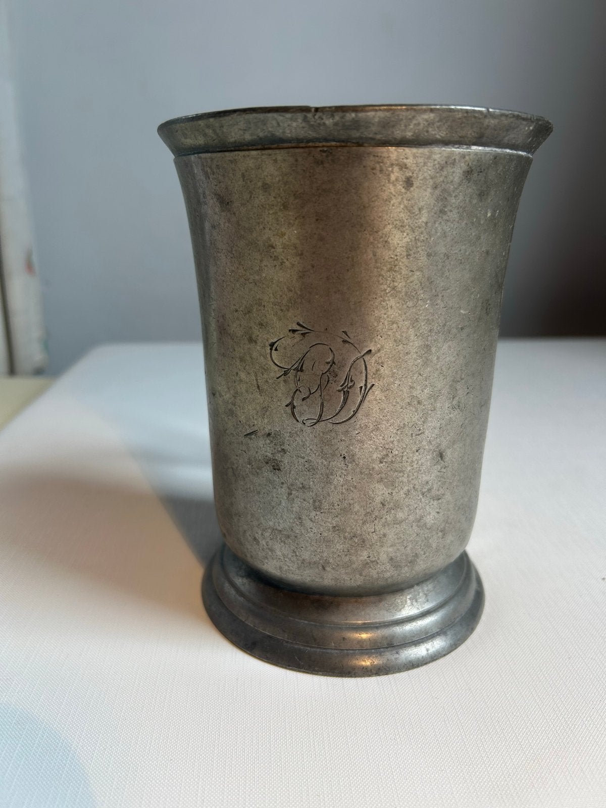 Engelse tinnen beker met initialen en kwart markering, Antiek en Kunst, Antiek | Tin, Ophalen