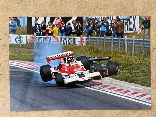 Kl foto 20x30cm chlash Hunt/Andretti  F-1 Zandvoort 28-8-'77, Verzenden, Nieuw, Formule 1
