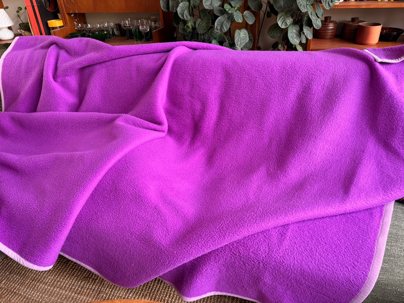 Groot / 2 persoons vintage dralon deken AaBee 💜, Huis en Inrichting, Slaapkamer | Beddengoed, Gebruikt, Paars, Tweepersoons, Ophalen of Verzenden