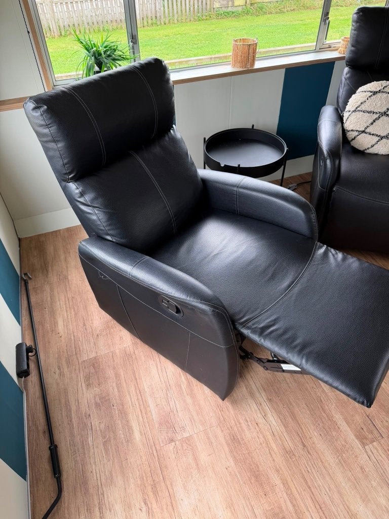 2 stuks Relax fauteuil zwart lederlook, Huis en Inrichting, Fauteuils, Ophalen, Kunststof, 75 tot 100 cm, Zo goed als nieuw