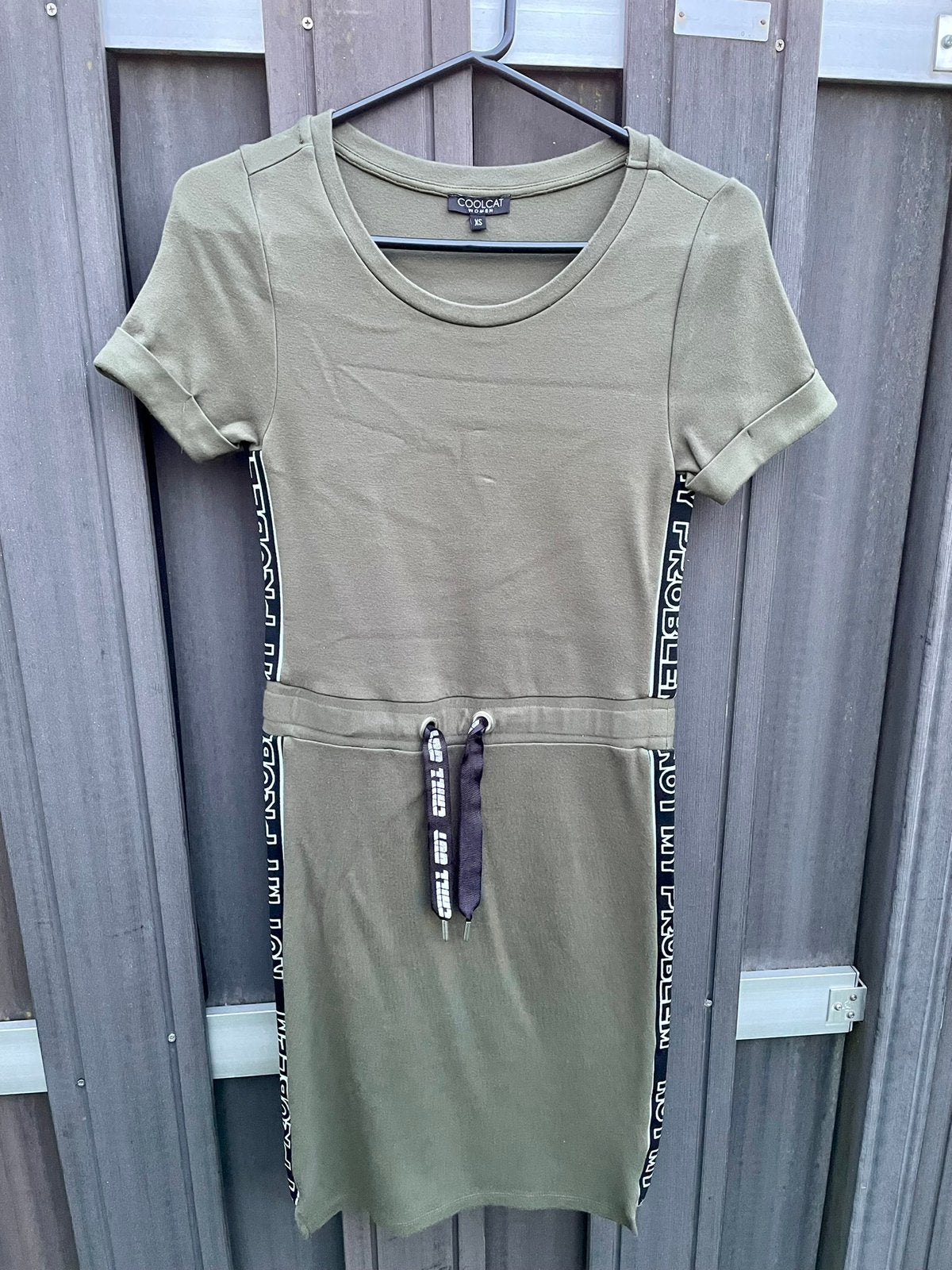 TE KOOP: mooie jurk van Coolcat maat XS - ZGAN, Ophalen of Verzenden, Zo goed als nieuw, Maat 34 (XS) of kleiner, Boven de knie
