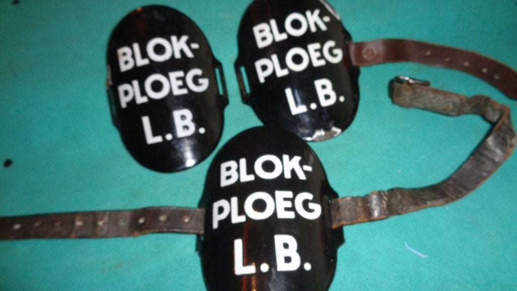 Oorlog LBD wo2 luchtbescherming schildjes blokploeg, Verzenden, Overige soorten, Nederland, Overige typen