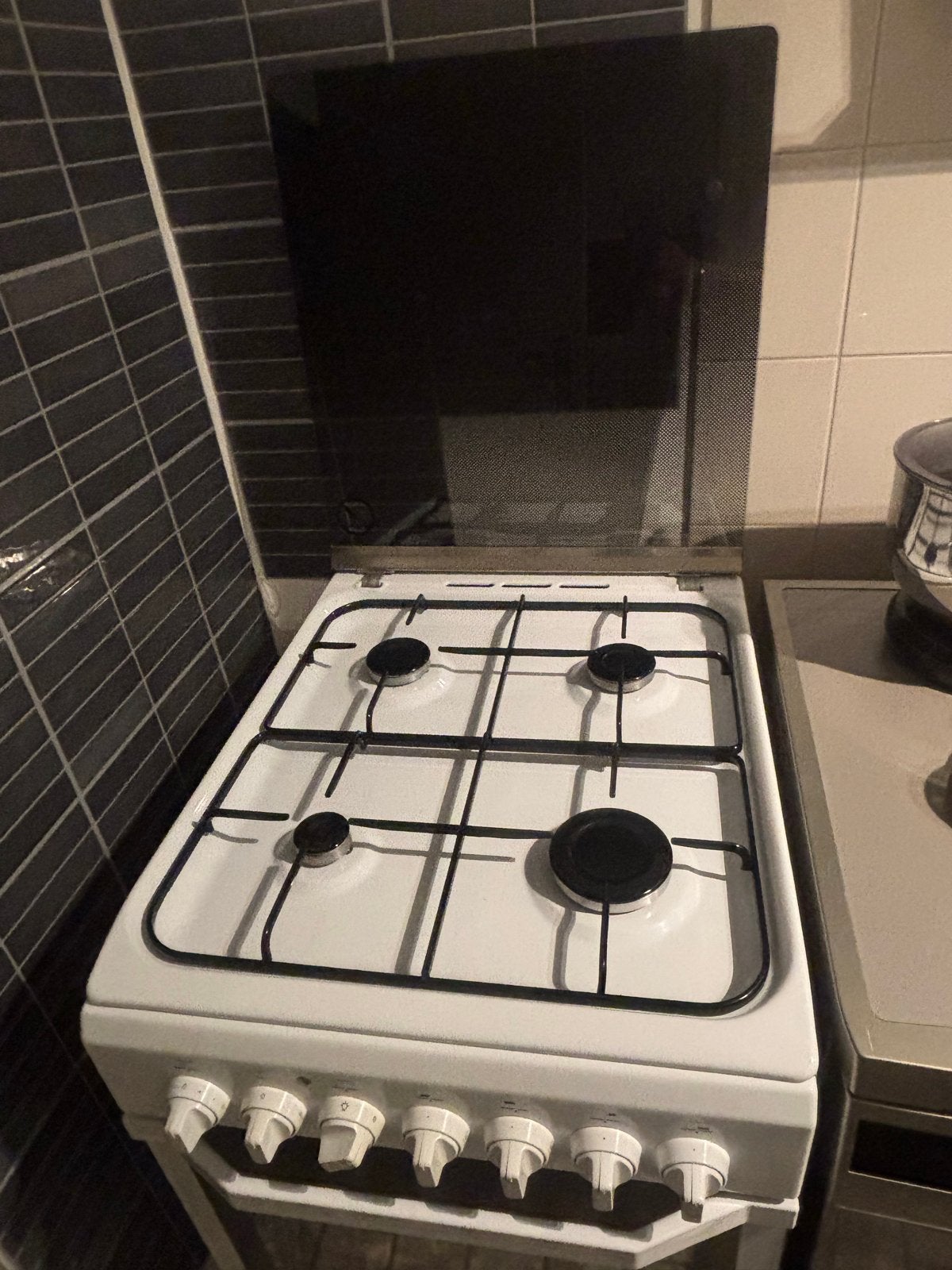 Indesit Vrijstaand Gasfornuis met Oven - Wit. MOET WEG, Ophalen, Gebruikt, 60 cm of meer, 4 kookzones
