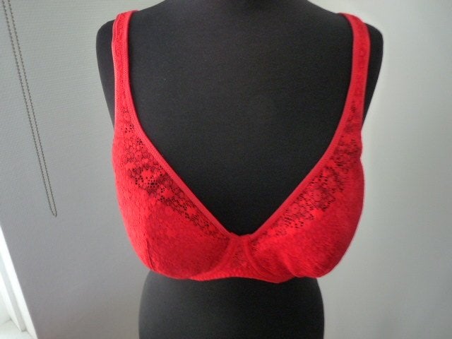 Mooi rode kant voorgevormde bh in hartvorm mt 85F Primadonna, Prima Donna, Ophalen of Verzenden, Rood, BH