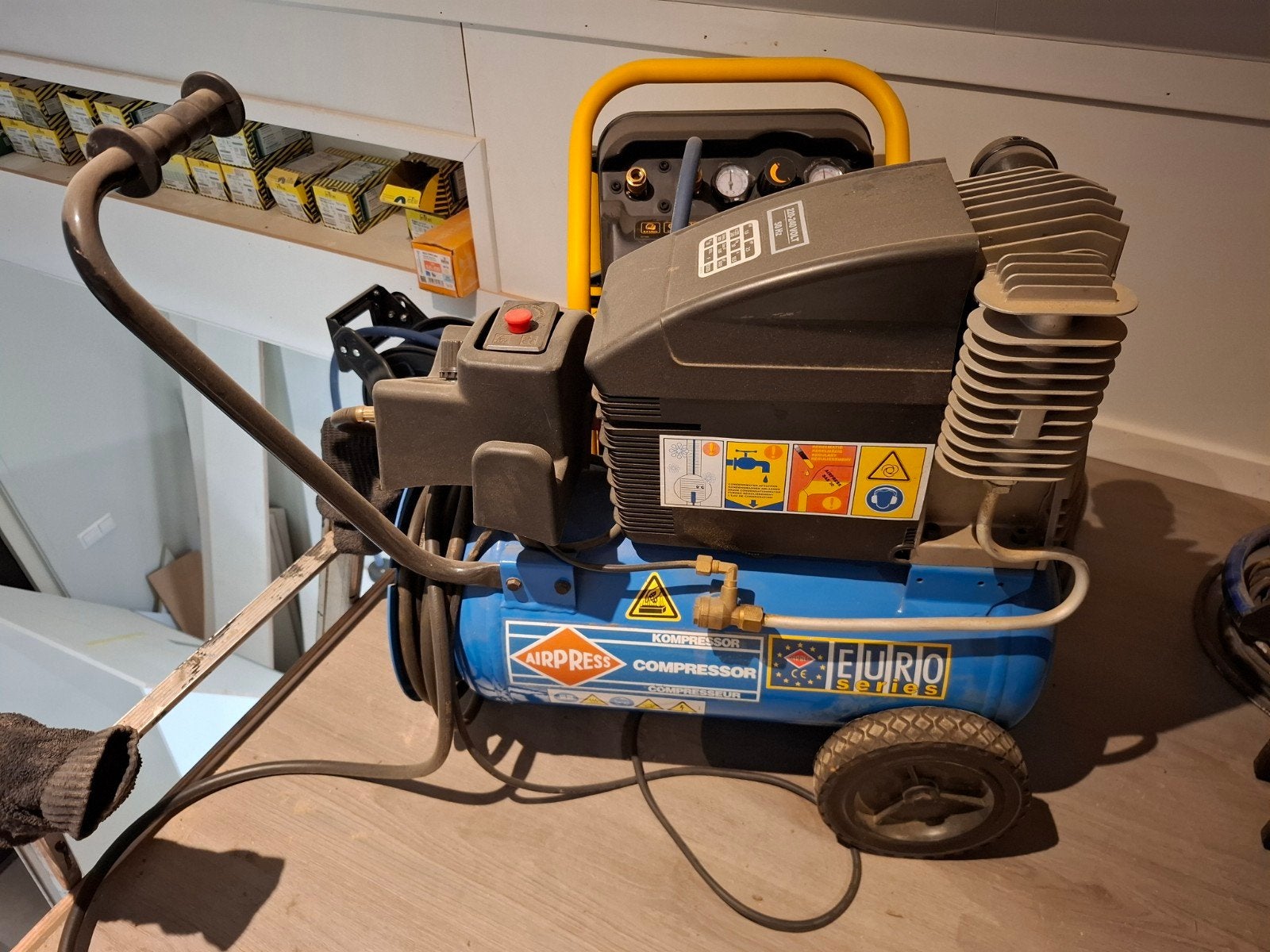 compressor defect, Doe-het-zelf en Verbouw, 25 tot 100 liter, Ophalen, Gebruikt, 200 tot 400 liter/min