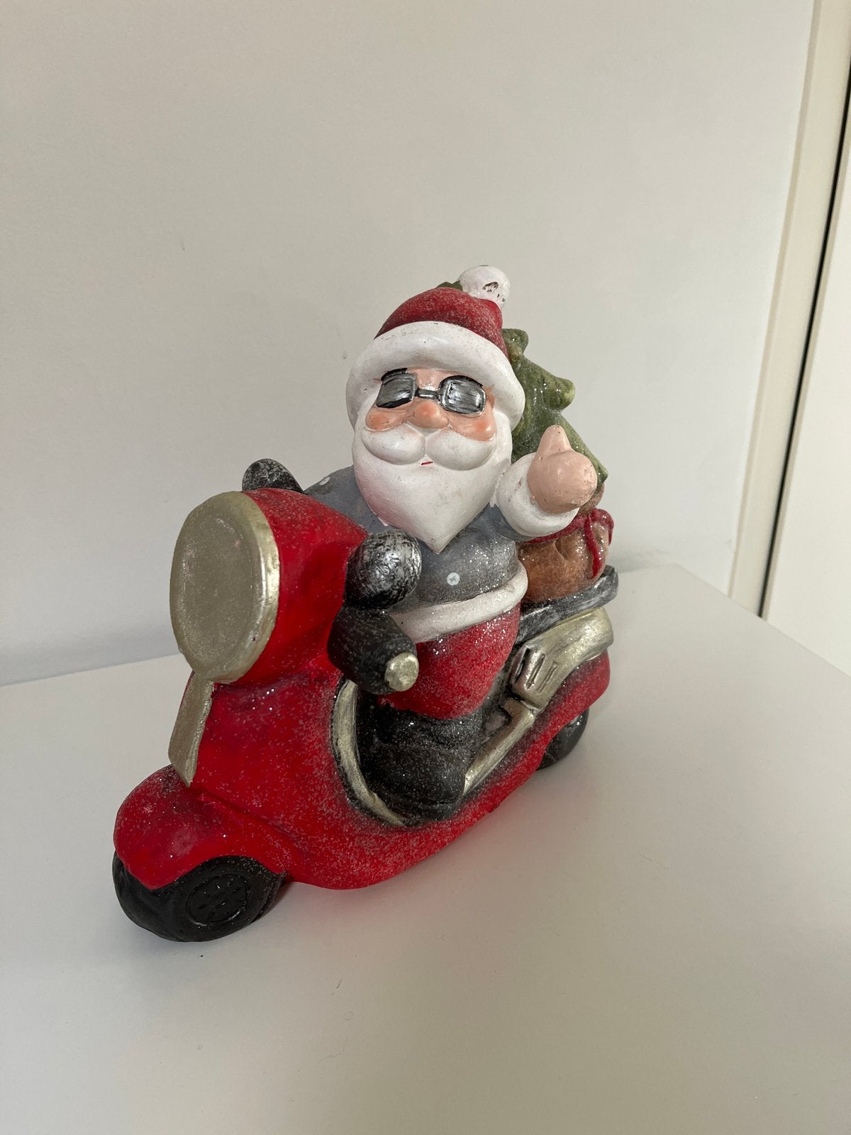 Kerst decoratie kerstman op scooter met boom, Ophalen, Zo goed als nieuw