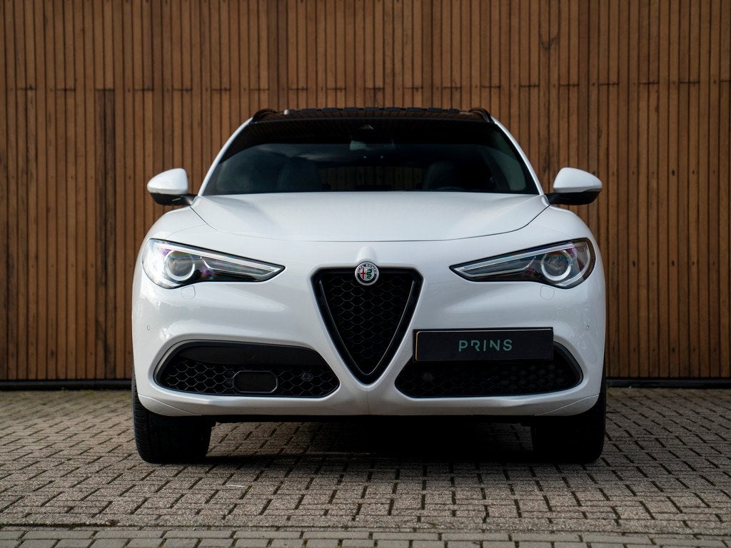 Alfa Romeo Stelvio 2.0T AWD Veloce 280pk | Pano-dak | Harman, Auto's, Alfa Romeo, Automaat, 4 cilinders, Met garantie (alle), 1655 kg