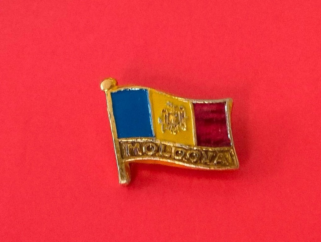 Speld broche Moldova, Ophalen of Verzenden, Zo goed als nieuw, Stad of Land, Speldje of Pin