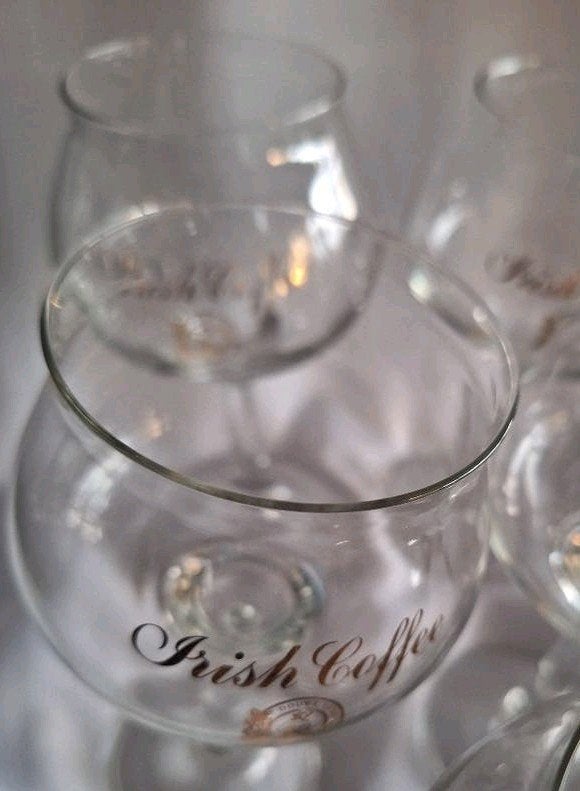 IRISH COFFEE DOUWE EGBERTS glazen, 16,5 cm hoog 4 st. (14), Ophalen of Verzenden, Zo goed als nieuw, Borrel- of Shotglas