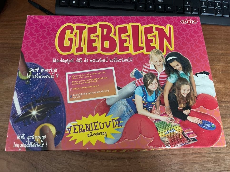 Giebelen Gezelschapsspel - Vernieuwde Uitvoering, Drie of vier spelers, Ophalen, Gebruikt